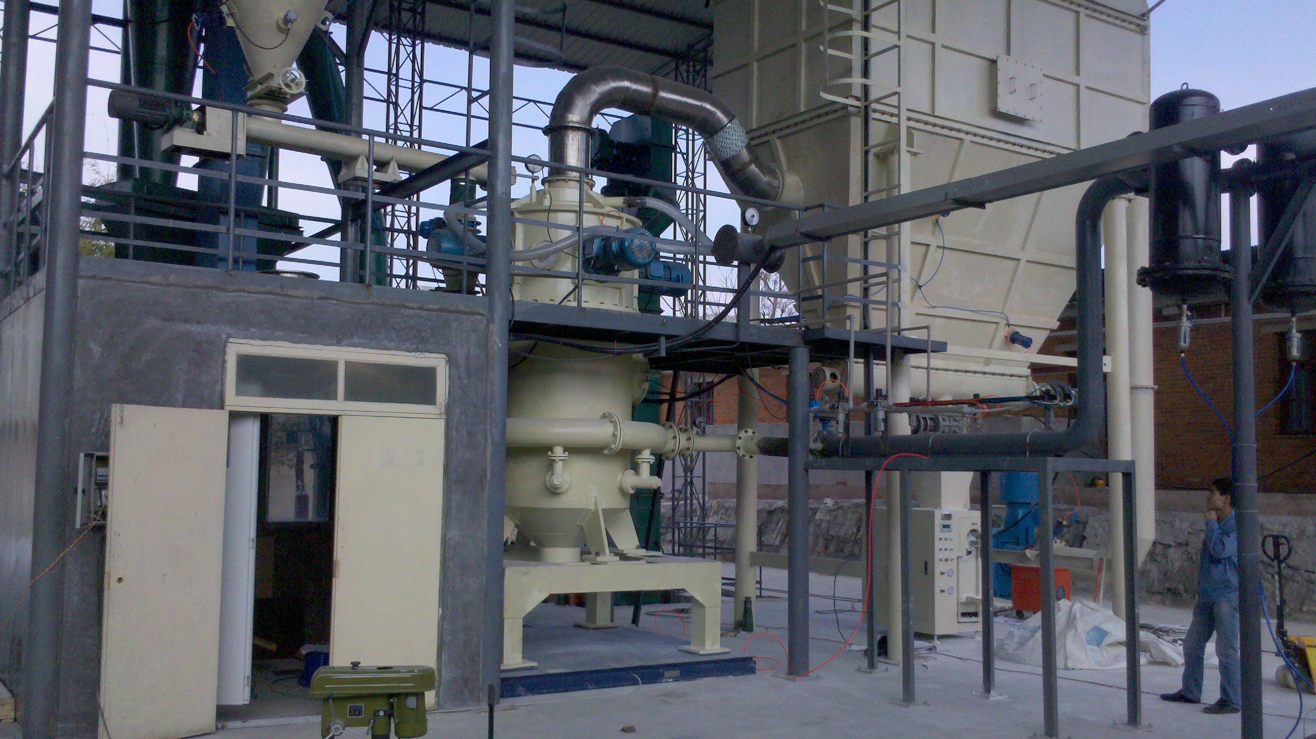 滑石粉<a href=http://m.xlsg.cn/chanpin/qiliu/1.html target=_blank class=infotextkey>氣流磨</a>